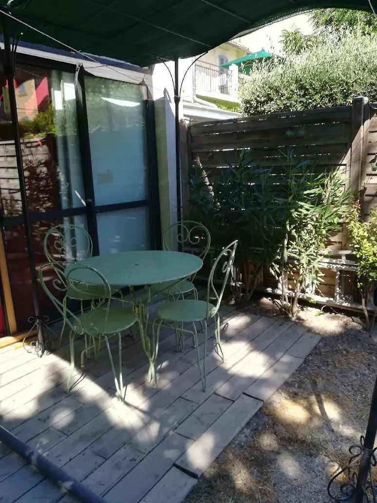 אביניון Maison Separee En Deux Appartements Distincts
